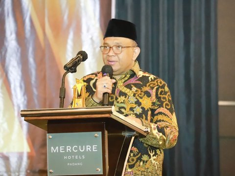 Deputy Minister Afriansyah Receives National Minang Figure Award for Caring about Human Resources