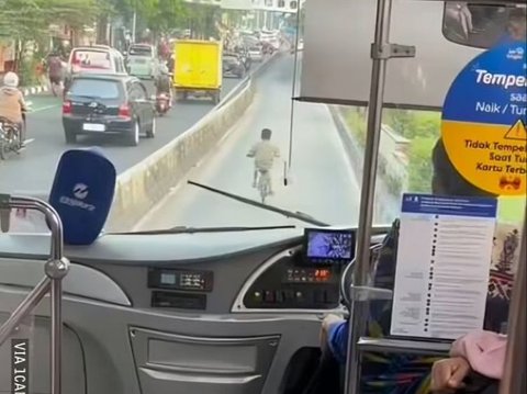 10 Potret Meme Bus, Lucu Banget Sampai Bisa Jadi Hiburan Di Tengah ...