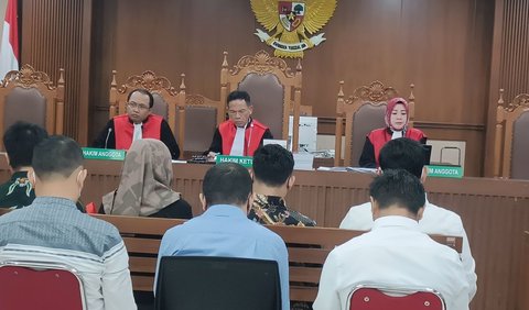 Jaksa menyebut enam anggota PPLN Kuala Lumpur itu melanggar Pasal 544 Undang-Undang Nomor 7 Tahun 2017 tentang Pemilihan Umum Jo Pasal 55 ayat 1 ke-1 KUHP.<br>