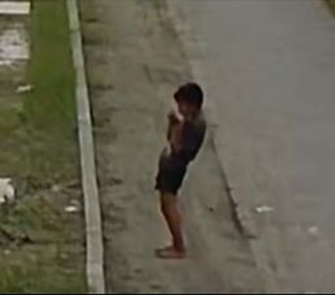 Iseng Cek CCTV, Wanita Bos Skincare Ini Terharu Lihat Bocah Berdoa di Depan Rumahnya yang Megah