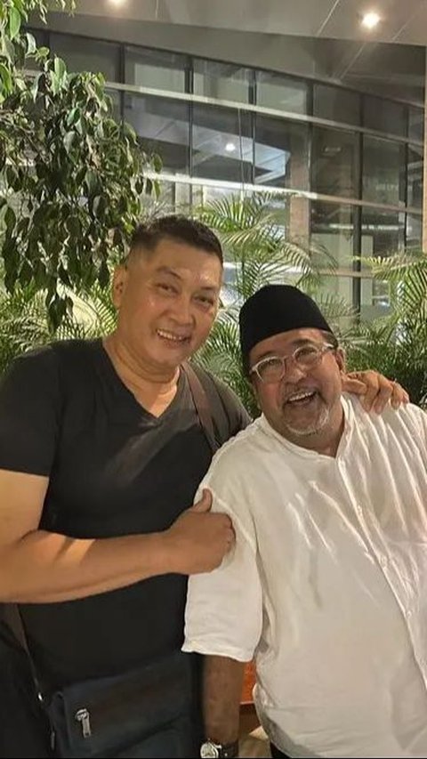 Dalam unggahannya di instagram, ia juga sempat mengunggah potretnya bersama aktor Rano Karno.