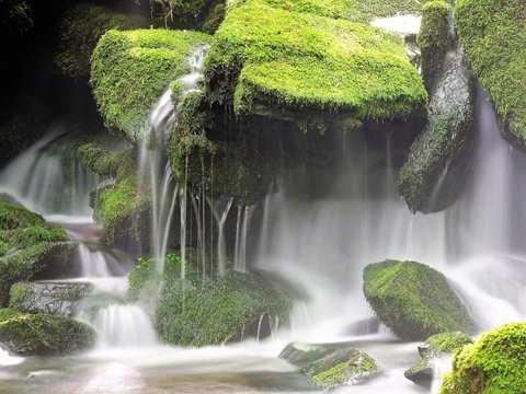 Grojogan Sewu: Pesona dan Mitos