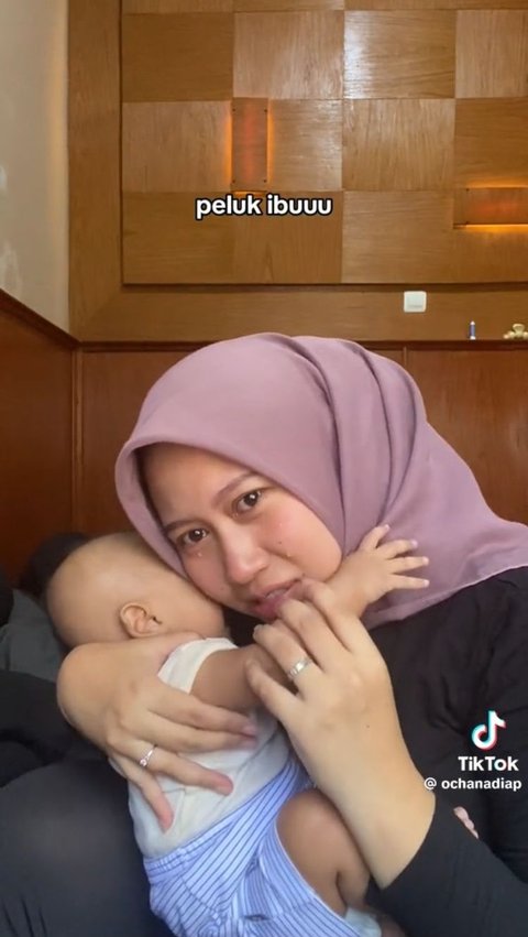 Viral Momen Seorang Ibu Pamit Kerja Pada Anaknya usai 3 Bulan Cuti Melahirkan, Bikin Haru