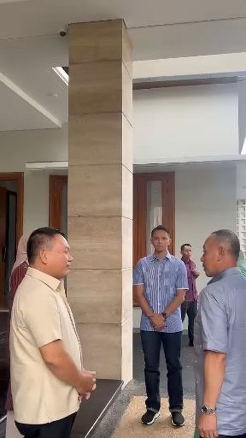 Momen Hormat Dudung Bertemu Eks Kasad Mulyono, Jenderal Bersahaja Buang Pangkat Depan Prajurit<br>