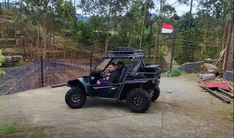 Mayjen Kunto Arief tampak antusias saat Fin miliknya menempuh rute yang cukup menantang mulai jalan aspal hingga tanah.