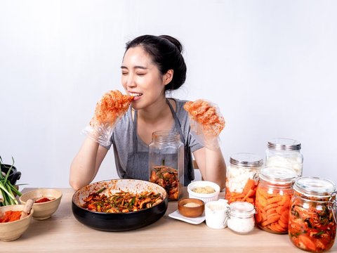 Rahasia Kulit Glowing Perempuan Korea, Suka Makan Kimchi