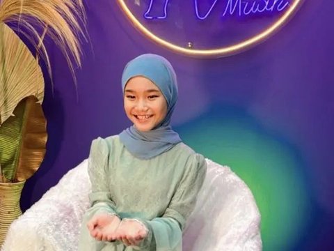 Foto-foto Bilqis Anak Ayu Ting Ting Tampil Mengenakan Hijab, Penampilannya Tak Kalah Cantik dari Sang Bunda