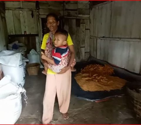 Keluarga di Temanggung Ini Nekat Tinggal Sendiri di Kampung Mati, Dikelilingi Rumah-Rumah Kosong Terbengkalai