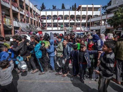 Warga Gaza Terpaksa Makan Rumput karena Kelaparan Tak Ada Makanan, Ini Dampaknya Terhadap Kesehatan