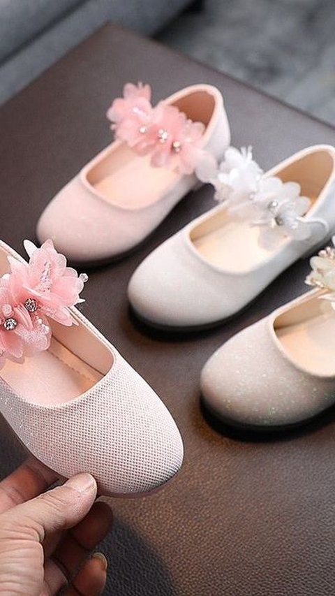 <b>10 Rekomendasi Sneakers untuk Anak Perempuan, Tampil Stylish dengan Harga di Bawah Rp300 Ribuan</b><br>