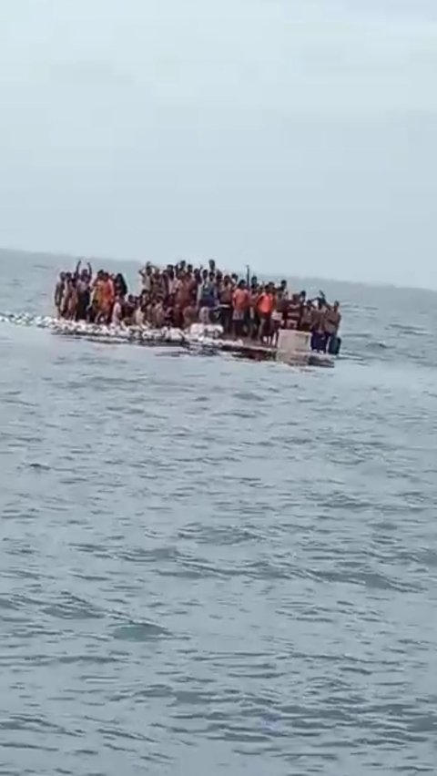 Kapal Pengungsi Rohingya Tenggelam di Laut Aceh Barat, Banyak Perempuan dan Anak Terkatung-katung <br>