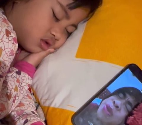 Unusual Way Okin Wakes Up His Daughter for Sahur, Special Voice Message from Mimi Peri