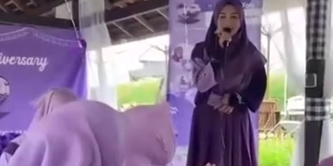 Serba Ungu, Komunitas Ibu-Ibu Satu Ini Curi Perhatian Publik