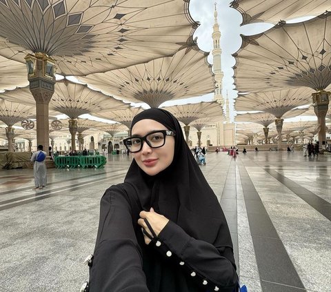 8 Styles of Artists Performing Umrah in Ramadan 2024, Wika Salim Wears Hijab Flooded with Praises, Super Beautiful