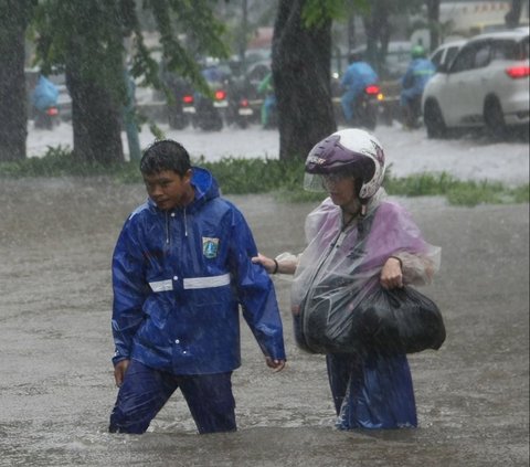 Ini Solusi Ampuh Pj Gubernur DKI Heru Budi Atasi Banjir di Jakarta