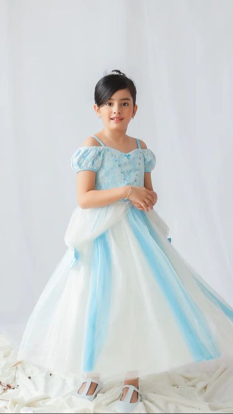 10. Derella Princess Blue Dress, Memberikan Kesan Mewah dan Menawan<br>