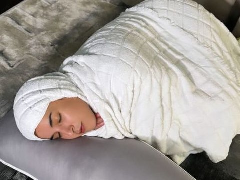 Kocak! 6 Potret Tasya Farasya Jalani Newborn Photoshoot, Hasilnya Bikin Ngakak