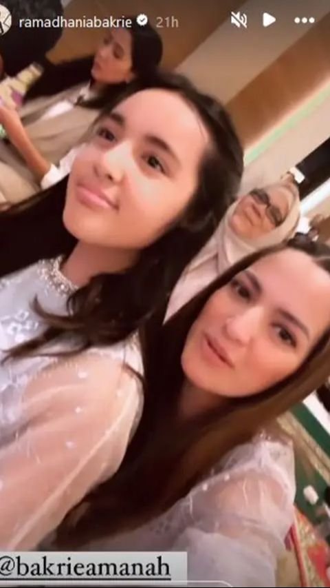 Nia dan Mikhayla Antusias di Bukber Keluarga, Cantik dengan Balutan Gamis Senada.