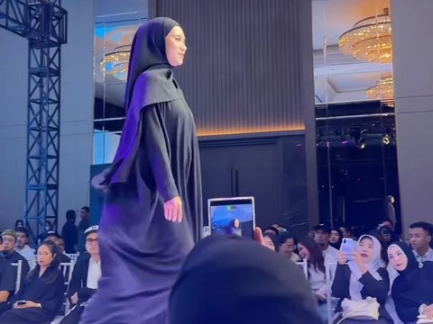 Cantiknya Azizah Salsha jadi Model Busana Muslim, Penampilannya Berhijab Disebut 'Ukhti'