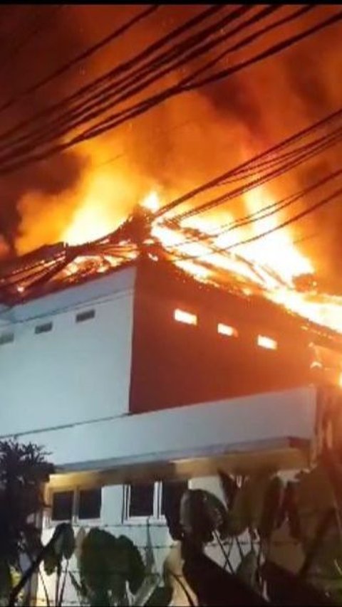Detik-Detik RS Gatoel Mojokerto Dilahap Api, Pasien Kandungan Berhamburan Selamatkan Diri