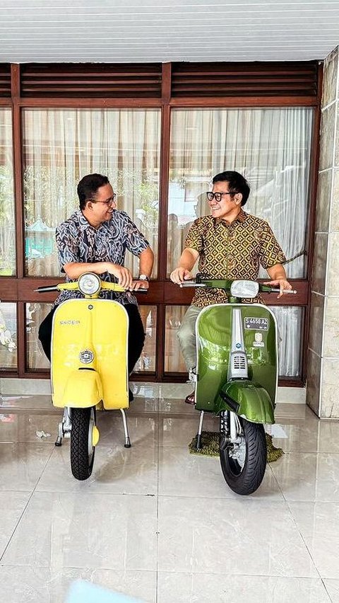 Jelang Pengumuman KPU, Anies-Cak Imin Ngabuburit Naik Vespa Keliling Jakarta