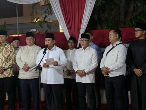 FOTO: Momen Pidato Kemenangan Capres 02 di Kertanegara, Prabowo Sebut Para Pemimpin Dunia Terkesan Pemilu Indonesia Sejuk dan Gembira