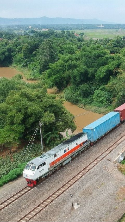 <b>Fakta Insiden KA Putri Deli Tabrak Truk Tronton di Sergai, Diduga Sopir Nekat Terobos Palang Pintu Perlintasan</b><br>