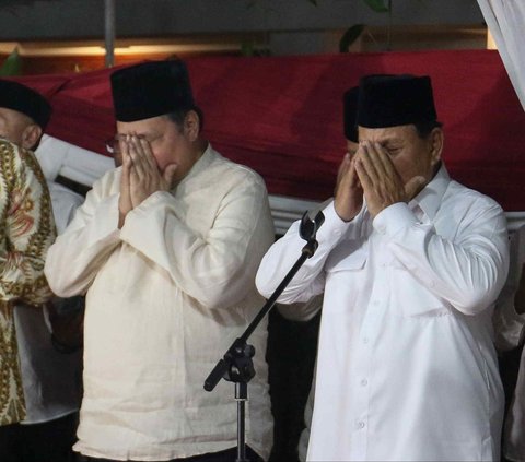 FOTO: Momen Pidato Kemenangan Capres 02 di Kertanegara, Prabowo Sebut Para Pemimpin Dunia Terkesan Pemilu Indonesia Sejuk dan Gembira