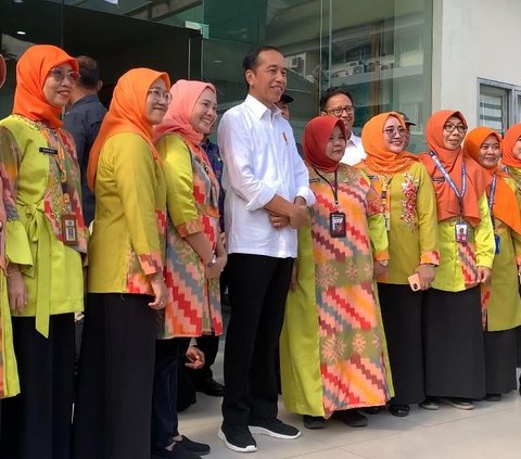 Jokowi Cek Pelayanan di RSUD Sultan Syarif Mohamad Alkadrie Pontianak, Minta Alkes Ditambahkan