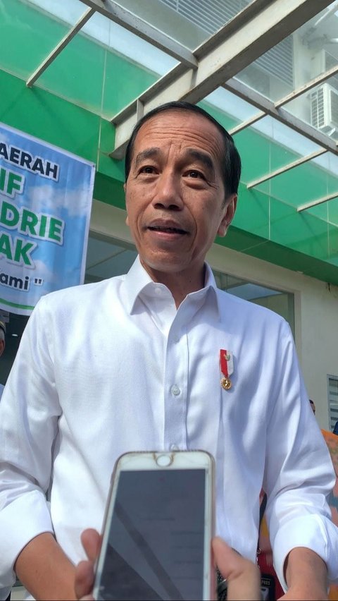 Jokowi Cek Pelayanan di RSUD Sultan Syarif Mohamad Alkadrie Pontianak, Minta Alkes Ditambahkan