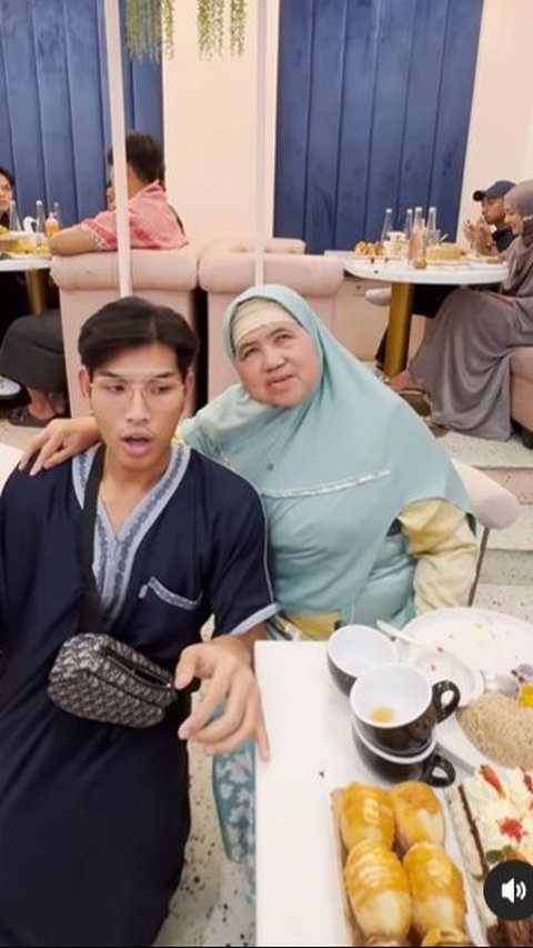 Ustazah Mamah Dedeh angkat bicara ketika diminta tanggapan tentang viralnya nonis berburu takjil. 