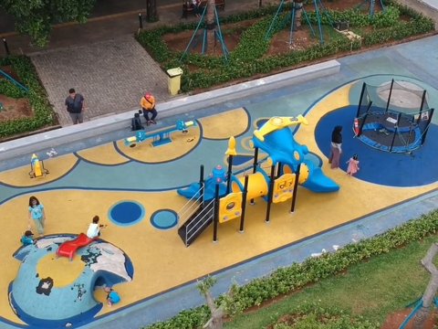 Serunya Ngabuburit di Alun-Alun Pamulang, Ada Sarana Olahraga sampai Bermain Bersama Anak di Playground
