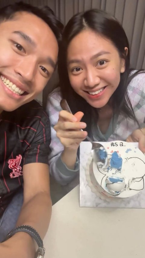 Hamil Anak Pertama, Ini Momen Gender Reveal Calon Anak Jonatan Christie dan Shanju