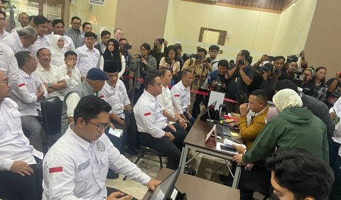 Namun Timnas AMIN enggan membocorkan apa saja fakta tersebut dan meminta publik melihatnya bersama saat proses persidangan.<br>