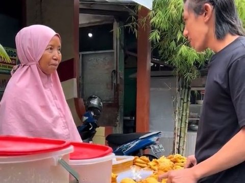 Momen Pria Borong Takjil hingga Penjualnya Menangis Ini Viral, Tuai Pujian