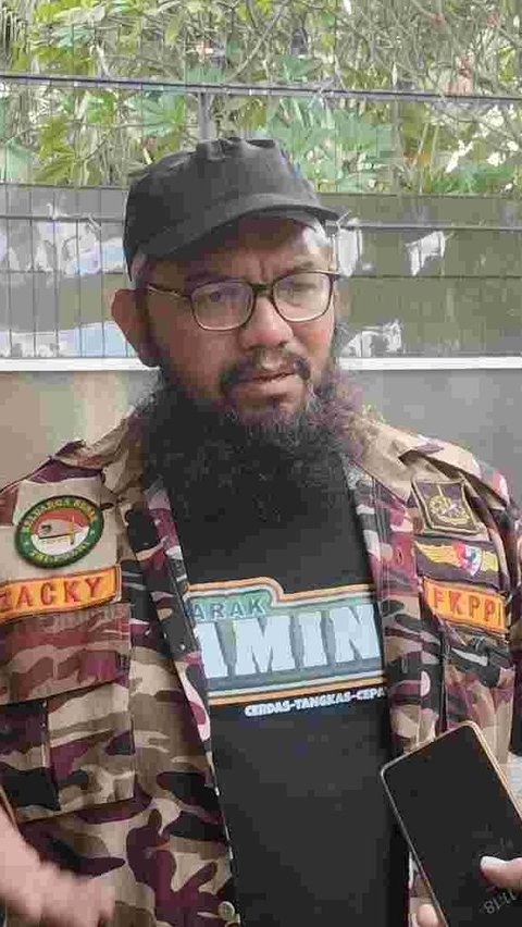 Tak Terima Sikap Surya Paloh, Relawan Turunkan Bendera NasDem di Markas Pemenangan AMIN<br>