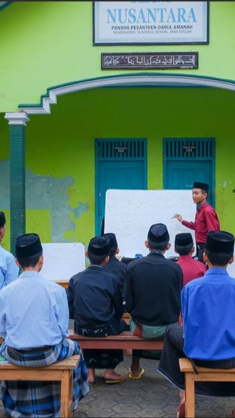 Fokus Perdalam Ilmu Agama di Bulan Ramadan, Begini Keseruan Ponpes di Kendal Belajar Kitab Kuning