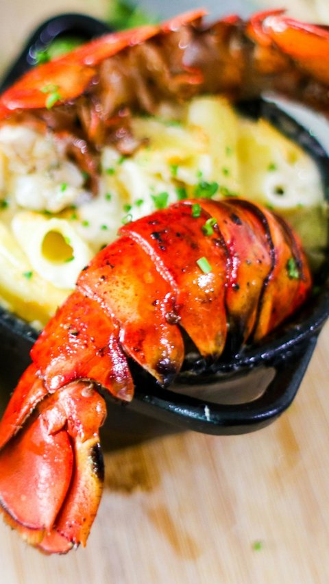 <b>Lobster Pedas Gurih</b><br>