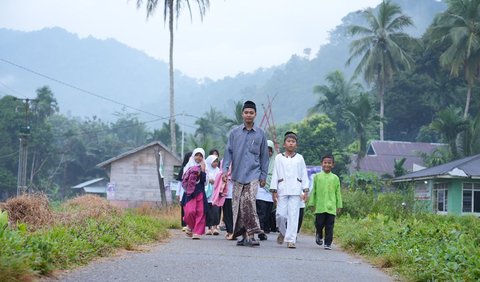 Keindahan aalam di salah satu desa Sumatera Barat itu memanjakan mata. Harus menyusuri jalan berliku di antara hutan dan pesisir Sumatera Barat, menuju desa tersebut.<br>