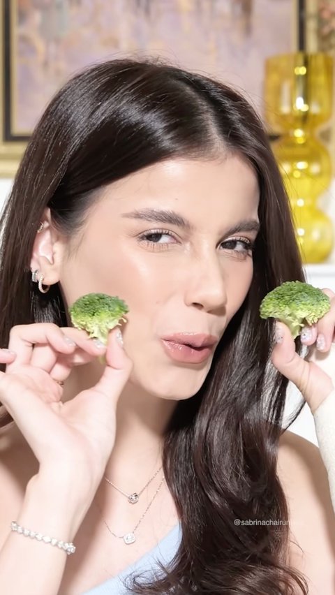 Sabrina Chairunnisa Bikin Makeup Freckles dengan Brokoli, Yay or Nay?<br>