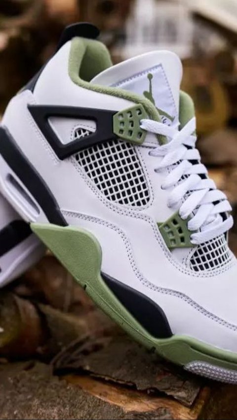 7. Air Jordan 4 Seafoam, Terkesan Lebih Berkelas dan Elegan