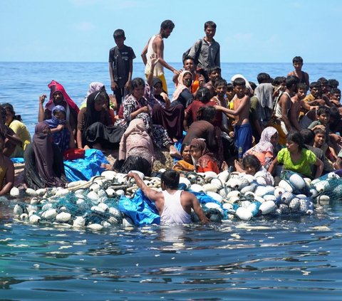 Kapal Karam di Laut Aceh, 69 Pengungsi Rohingya Ditemukan Terapung