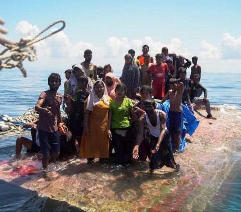 Kapal Karam di Laut Aceh, 69 Pengungsi Rohingya Ditemukan Terapung