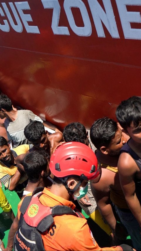 <br>Kapal Karam di Laut Aceh, 69 Pengungsi Rohingya Ditemukan Terapung