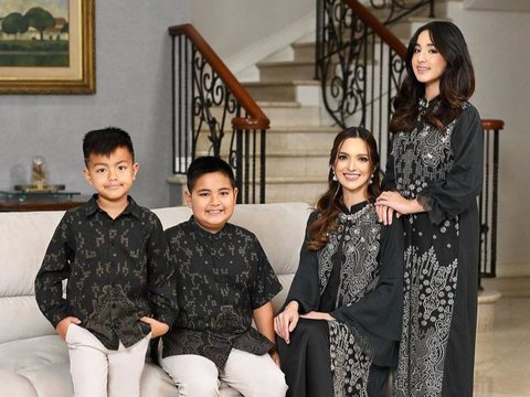 Tampil Full Makeup, ini Potret Cantik Mikhayla Anak Nia Ramadhani dalam Family Photoshoot Terbaru