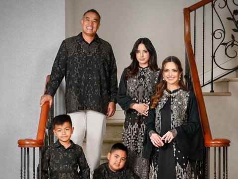 Tampil Full Makeup, ini Potret Cantik Mikhayla Anak Nia Ramadhani dalam Family Photoshoot Terbaru