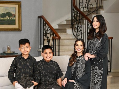 Tampil Full Makeup, ini Potret Cantik Mikhayla Anak Nia Ramadhani dalam Family Photoshoot Terbaru