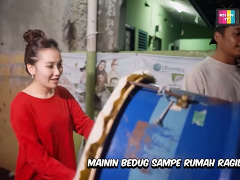 Momen Ayu Ting-Ting Grebek Sahur Keliling Kampung, Penampilannya Bikin Salfok