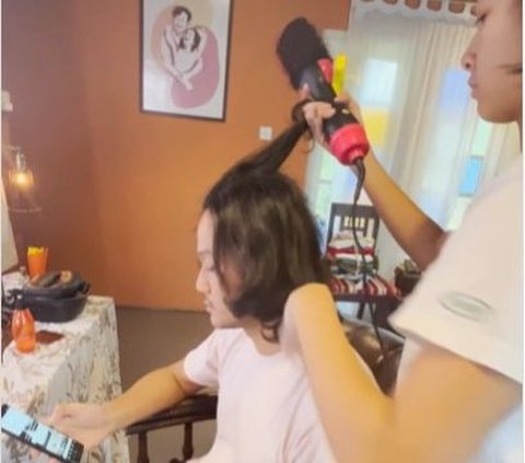 Father Daughter Goals! Dwi Sasono Shows Off His Cool Hair Styled by His Daughter