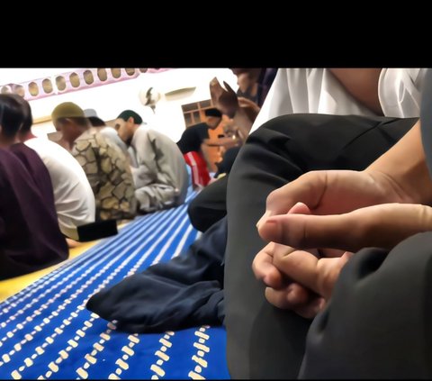 Viral! Moment of Little Boy Greeting Each Jamaah One by One during Tarawih Prayer, Netizen: 'Example of Successful Parenting'